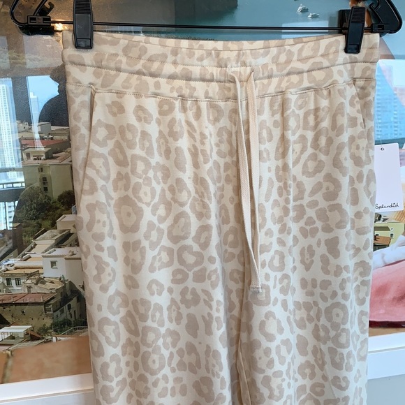 💕HP💕Splendid supersoft canyon leopard cream jogger sweatpants - Picture 6 of 11